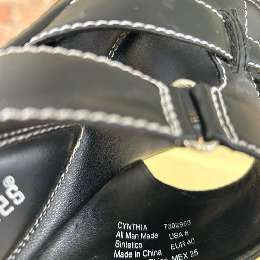 Women’s size 8 No Boundaries, black slip on sandal. - Picture 7 of 7